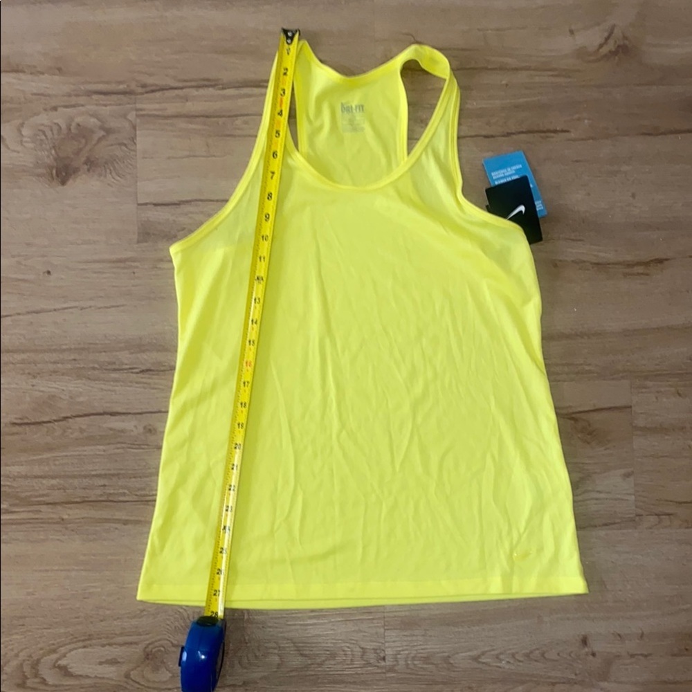 Nike Yellow Fitted Sleeveless Tank Top - Picture 3 of 7